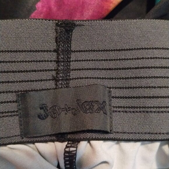 Jo + Jax Tempo Shorts Black Floral Print Elastic Waistband Raw‎ Cut Hem Stretch - Picture 3 of 3